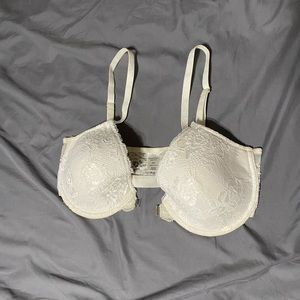 Vera want front clasp white lace bra, 36D